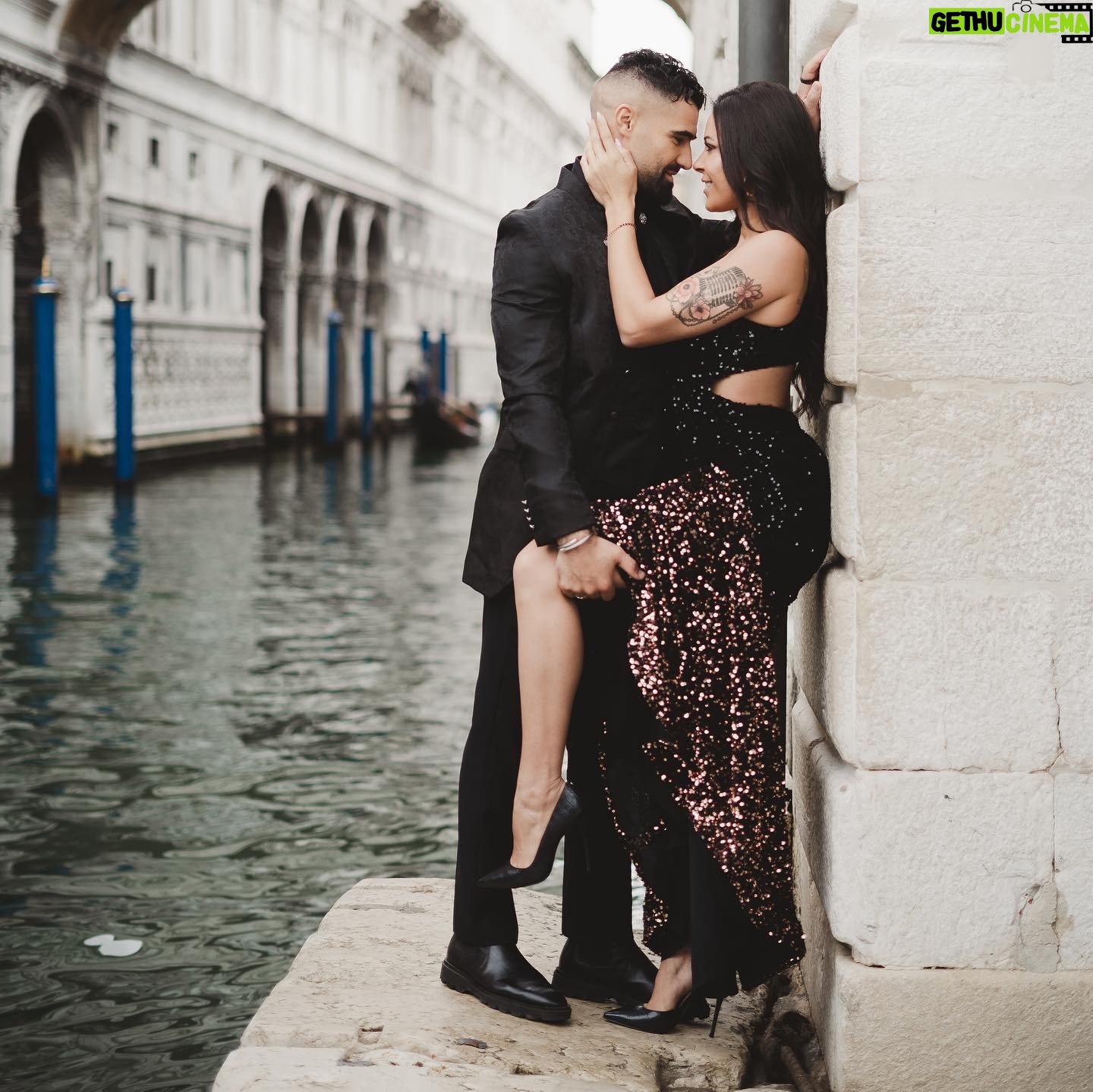 Jonathan Matijas - 48.2K Likes - Mon namour, mon ami, mon confident, je vis une vie de princesse avec toi ♥️
Je suis tellement heureuse de ce que je vis au quotidien, je suis tellement épanouie et heureuse en tant que femme et maman, c’est grâce à toi mon namour ♥️
Merci 🙏🏼 de prendre soin de moi comme tu le fait ♥️🙏🏼
“Je t’aime, comme si j’avais 18 ans ….”
📸 @cristina_viadana
Merci pour ces photos incroyables 👌🙏🏼 quel souvenir
Robe et costume @weddings_secrets 🙏🏼😍✨