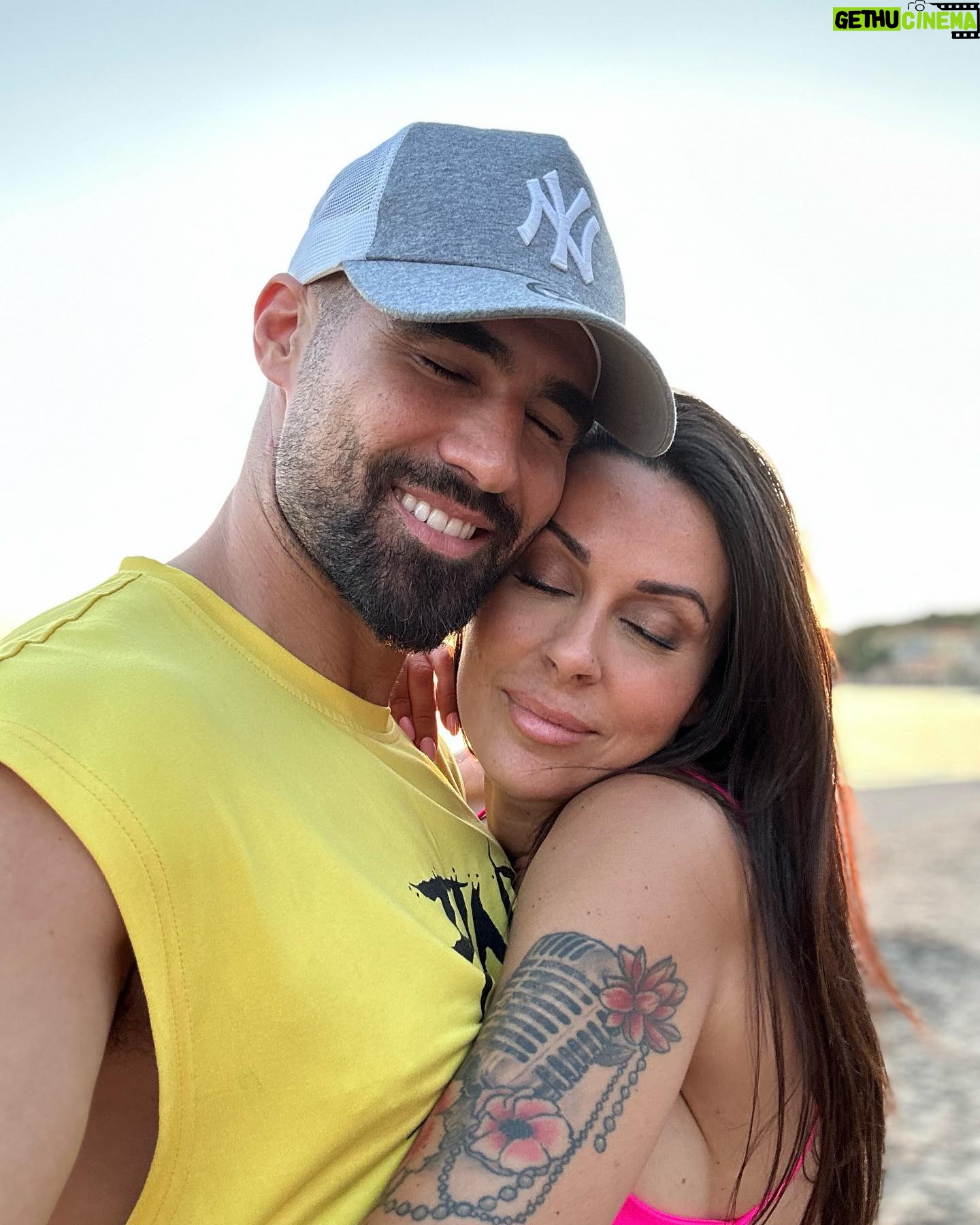 Jonathan Matijas - 66.2K Likes - Bientôt 3 ans déjà 😍🙏🏼
Qui l’aurait cru ? 🤫
Rencontrer son âme sœur c’est tellement incroyable au quotidien 😍🙏🏼 pas tous les jours facile 😂 mais … l’amour grandit tous les jours et le notre est juste magique 🙏🏼
♥️Et vous depuis combien de temps êtes-vous en couple ?
PS : puisque c’est un post partagé moi aussi je vous dis 2 mots 😝 je vous souhaite de trouver votre moitié, celle pour qui vous avez été mis sur cette terre ♥️
#couplelove #couplephotography #hug