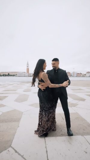 Jonathan Matijas Instagram - GAGNE TON VOYAGE DE RÊVE POUR 2 !! 🎭

On n’imaginait pas meilleur cadeau pour la St-Valentin que celui d’aller à Venise, la ville la plus romantique du monde ! 😍

Venise c’était LE voyage de nos rêves qu’on a pu réaliser il y a quelques semaines avec ma femme, alors on a décidé qu’on allait aussi VOUS en faire profiter !! 

Pour vous remercier de votre soutien incroyable, on offre la possibilité de gagner un voyage d’une valeur de 1000€ 💶 à Venise avec la personne de votre choix ! 

Pour y participer c’est très simple : 
🎭 Etre abonné à @fitness_camp_officiel
🎭 Identifie en commentaire ton partenaire de voyage 

Tirage au sort le mercredi 21 février 2024 !

Descriptif du lot :
•⁠ ⁠2 vols A/R Paris - Venise
•⁠ ⁠Séjour 3 jours / 2 nuits hôtel 4*, pension complète
•⁠ ⁠Activités : promenade en gondole dans les canaux de Venise, un restaurant italien gastronomique, une entrée dans un bal masqué typique de Venise (*sous réserve de conditions météorologiques et disponibilités)
•⁠ ⁠Valeur total du lot : 1000€

Bonne chance à tous ! 😍

Lien vers le règlement du jeu concours ici : https://fitnesscamp.fr/pages/reglement-concours-voyage-a-venise

#concours #jeuconcours #venise #giveaway #travelgiveaway