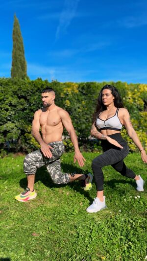 Jonathan Matijas Instagram - Tu es plutôt Team “SAUT” ou TEAM “SANS SAUT” ?

Petit circuit training, 2 niveaux 💪🏼

- Avec saut et cardio 🔥
- Sans saut et avec bande de résistance pour beaucoup plus d’efficacité! 😜 et surtout avoir un boule qui chamboule 🍑 

Dis nous en commentaire de quel team tu es ☺️

En tous cas si les bandes de résistances vous intéresse n’hésitez pas a checker nos stories 
@fitness_camp_officiel 

Surprise 🎁

#fitnesscamp #workout #couplesgoals #sport #challenge #surprise #loveworkout #sportmaison