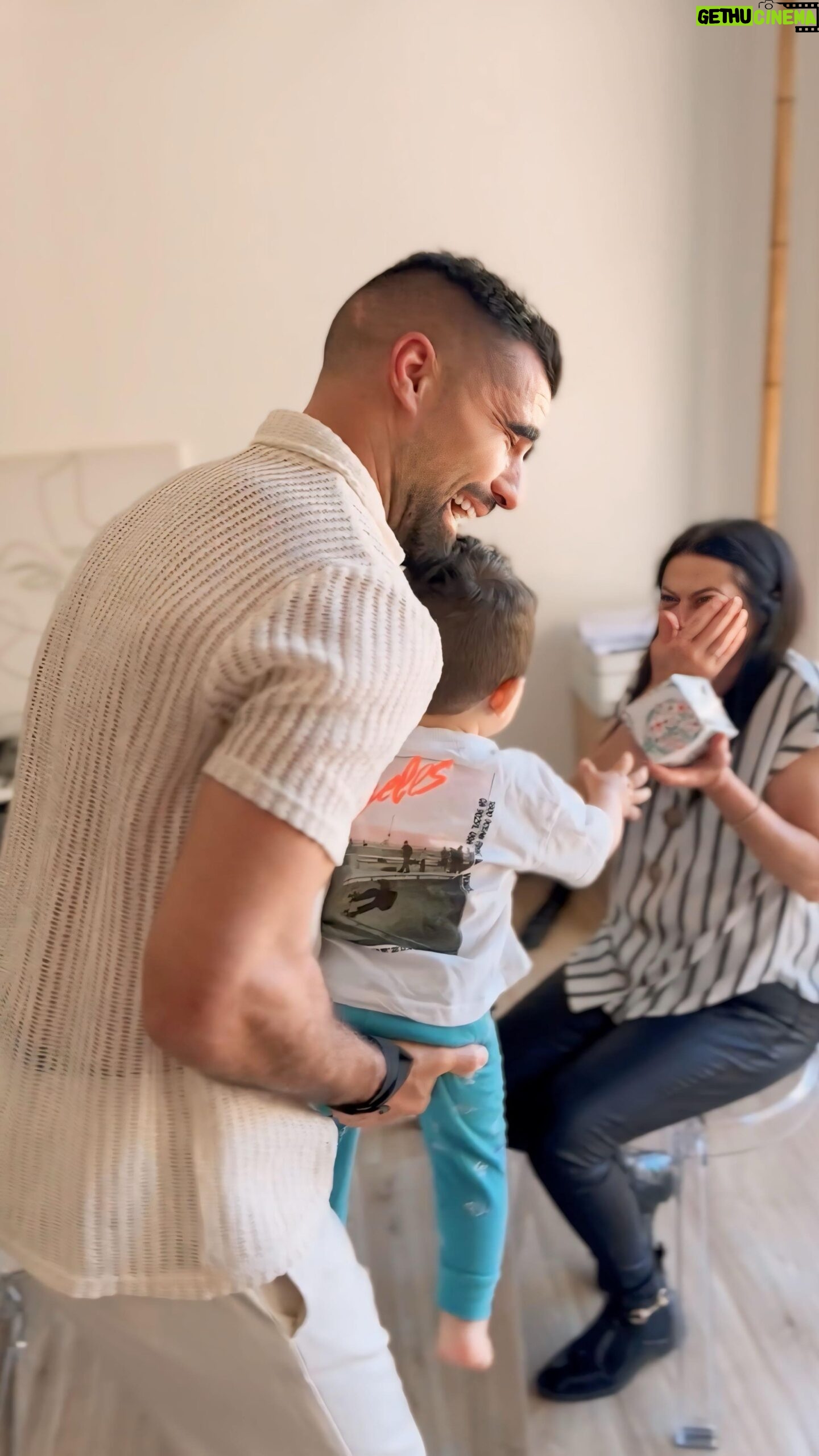 Jonathan Matijas - 19.8K Likes - Bonne fête à toutes les mamans ❤️
Sans vous, nous ne sommes rien, ça vaut bien un cadeau dans la tronche 😂 on a dit « c’est l’intention qui compte » !
On espère que toutes les mamans ont été gâtées et puisqu’elles ne le seront jamais assez à l’occasion de la fête des mamans notre parfum NAYCIA à la vanille est de retour pour sublimer toutes les femmes du monde ✨
Rdv sur www.naycia.fr pour profiter de l’offre sur la série limitée !
Merci aux milliers qui l’ont reçu et nous font des retours incroyables à son sujet puis merci aussi pour la patience de toutes celles qui l’attendent 🙏
Grosse pensée à toutes les mamans déjà parties 🕊️
#maman #fetedesmeres #parfum #promotional