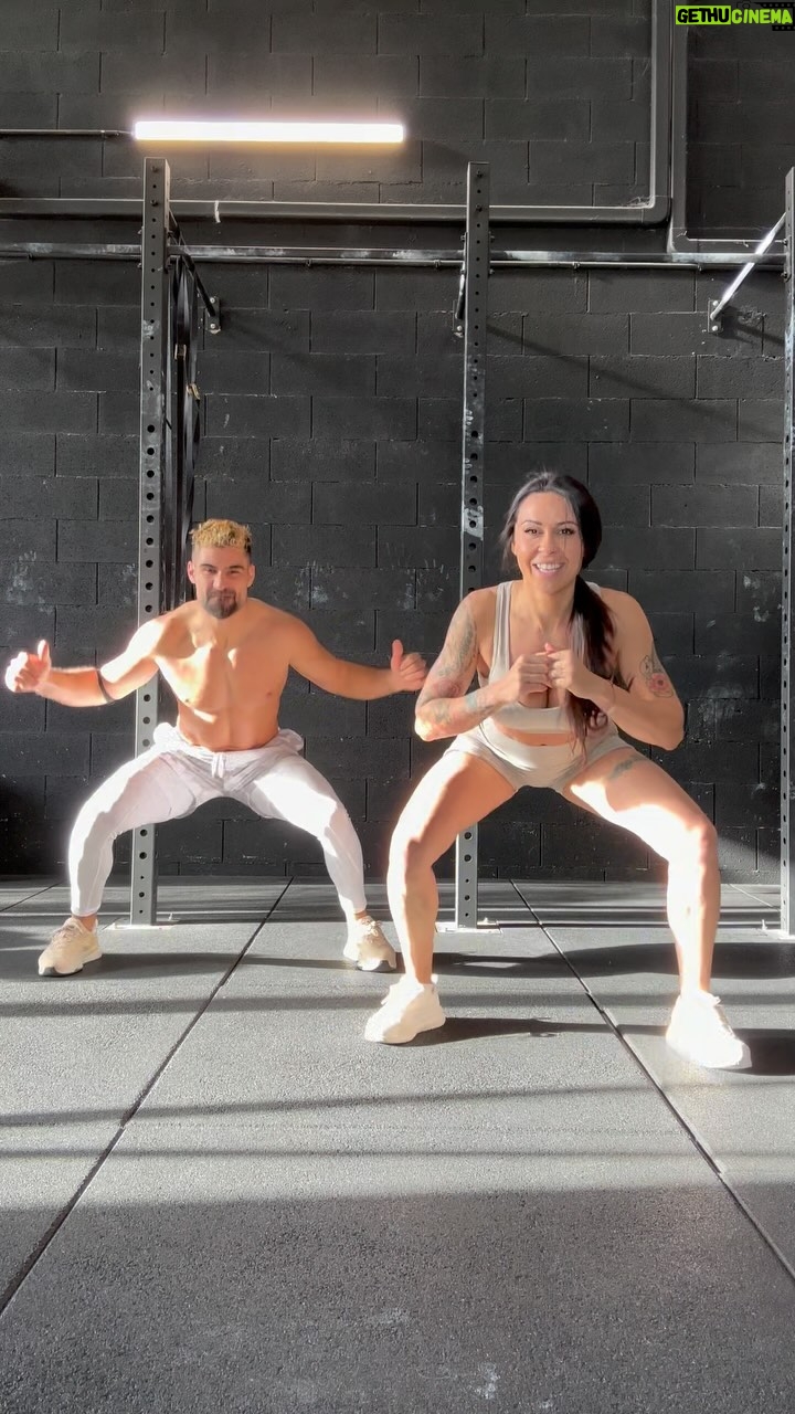 Jonathan Matijas - 20.5K Likes - CHALLENGE 💥
Tague @ la personne qui va faire chauffer les cuisses 🔥
QUI RELÈVE LE DÉFI ? 😉
#challenge #challengeaccepted #challengeyourself #workout #workoutmotivation #workoutroutine #workoutvideo #couplegoals #couplevideos #workoutvideo #coupleworkout #fitnesscamp