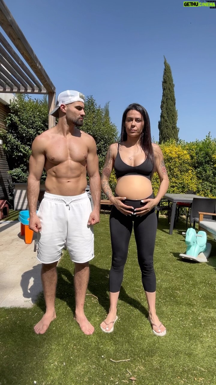 Jonathan Matijas - 19.8K Likes - Pour fêter les 1 an de mon ebook POST PARTUM j’ai décidé de vous l’offrir une nouvelle fois : RDV dimanche 🥳
👉 Quand j’ai accouché j’ai découvert que « se pisser dessus » était normal 😅…mais pas définitif !
J’ai fait ma rééducation du périnée, et depuis j’ai repris le sport et tout va bien ! 💪
📖 Dans ce cadeau vous découvrirez mon histoire et aussi tous les conseils que j’ai reçus de ma sage-femme !
En espérant que ça vous serve à vous qui êtes enceintes, mamans ou à toutes celles qui veulent en savoir plus sur ce que nous sommes et ce que l’on peut vivre en tant que femme 😉
PS : pour ceux qui ont un doute, non je ne suis pas enceinte 😉
#challenge #challengedanse #trend #enceinte #sport #fitness #fitnessmotivation #fitnesscamp #mumlife #fitmum #mamansportive #mamanactive❤️ #femmesportive #humour #funvideo