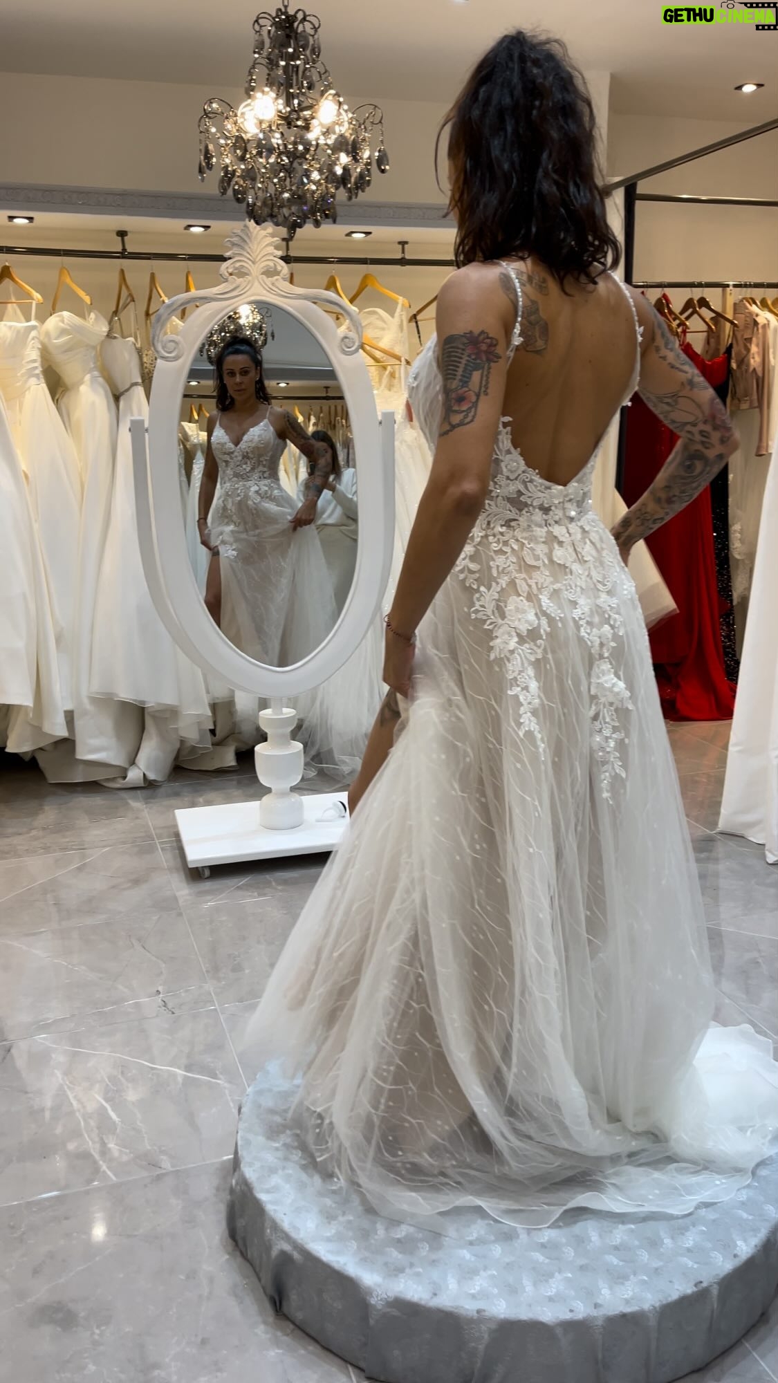 Jonathan Matijas - 38.3K Likes - Mais qu’est-ce qu’on prépare ? 🤔
@weddings_secrets merci pour tout