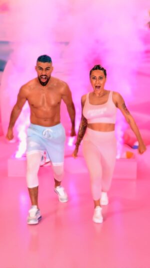 Jonathan Matijas Instagram - TA nouvelle mission SUMMER BARBY est enfin dispo 🔥

⏰ Il est l’heure de préparer ton Summer body grâce à notre tout nouveau programme de 30 jours spécial PERTE DE POIDS et ventre plat accessible à TOUTES et à TOUS !

PROFITE DE L’OFFRE DE LANCEMENT : DU JAMAIS VU ! 
🚀-30% pendant quelques jours seulement sur notre pack SPORT   NUTRITION 🚀

RDV sur www.fitnesscamp.fr pour découvrir ton nouveau challenge 💖💙

Alors Soldat, tu attends quoi ?
Pose-nous tes questions et donne-nous tes objectifs en commentaire 👇

#programmedesport #summerbody #fitnesscamp #lancement #pertedepoids #ventreplat #summerbodygoals #summerbody2024 #Sportdebutant #summerbarby #fitness #sport #hiit