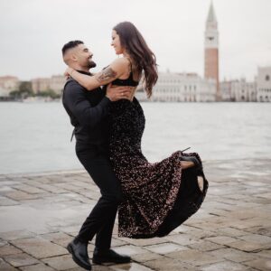 Jonathan Matijas Instagram - Mon namour, mon ami, mon confident, je vis une vie de princesse avec toi ♥️

Je suis tellement heureuse de ce que je vis au quotidien, je suis tellement épanouie et heureuse en tant que femme et maman, c’est grâce à toi mon namour ♥️
Merci 🙏🏼 de prendre soin de moi comme tu le fait ♥️🙏🏼

“Je t’aime, comme si j’avais 18 ans ….” 

📸 @cristina_viadana 
Merci pour ces photos incroyables 👌🙏🏼 quel souvenir 

Robe et costume @weddings_secrets 🙏🏼😍✨