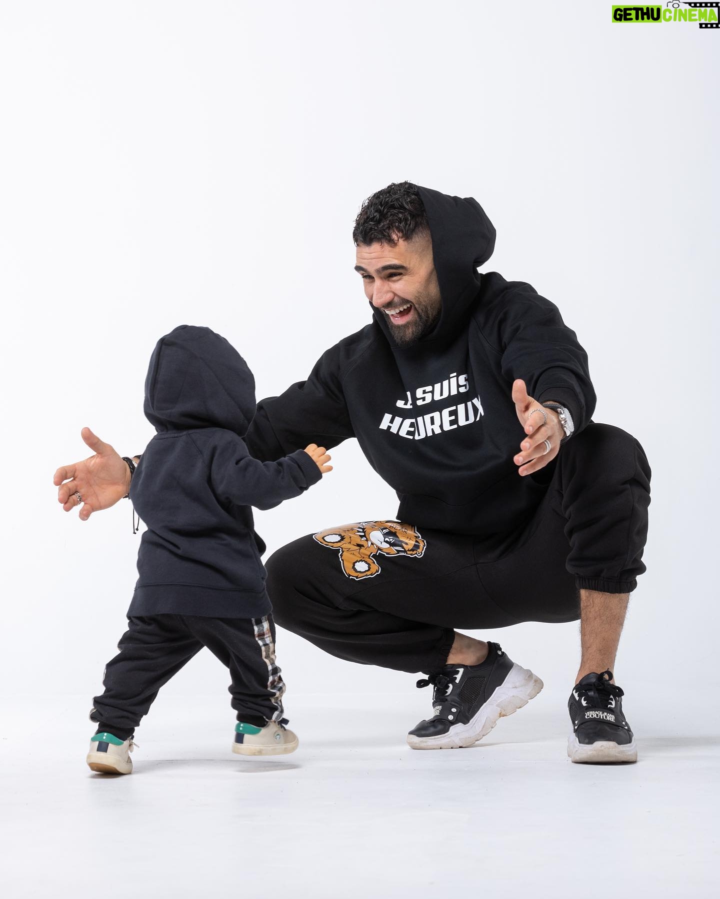 Jonathan Matijas - 57K Likes - Tellement fière de notre famille
On a fait ce shooting le jour de l’anniversaire de mon namour le 6 janvier de cette année ♥️
#bonheur #love #amour #shootingphotos #famille