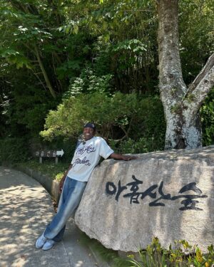Jonathan Thona Yiombi Instagram - 느낀것이 많아 일기장에 기록했다 결론을 내리자면 나는 더 많은 곳에 가서 여러 사람을 만나고 더 많은 경험을 해야한다. 

부산광역시 기장군.. 기억하겠다.. 

안녕👋🏿