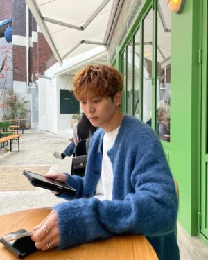 Joo Won Instagram - 디저트 배는 따로 🥐