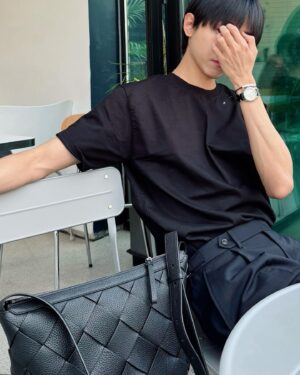 Joo Woo-jae Instagram - 더위가 시작되는 요즘 안녕하시렵니까?

#BOTTEGAVENETA