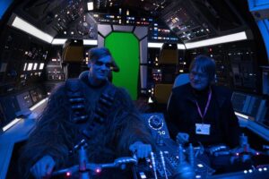 Joonas Suotamo Instagram - Throwback Thursday to my dad visiting the SOLO set! #starwars