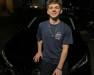 Jordan Clark Instagram - 18 is one for the books ❤️❤️ meet the love of my life!! #newcar #birthday #18
