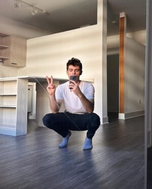 Jordan Doww Instagram - officially said goodbye to my favorite apartment yet today. bittersweet as hell. i was just down the street from the comedy club i basically grew up in. always told myself i’d do a chapter here. but all things must come to an end at some point. bye bye, 207 🫶🏻 a new chapter awaits!