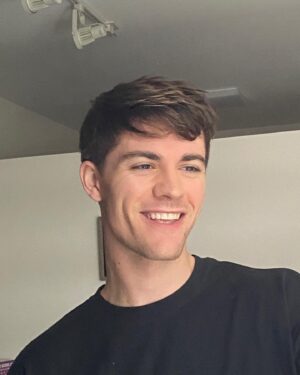Jordan Doww Instagram - after i FULLY botched my own hair (i reallllly thought i could do it), i had to book an emergency appointment. thank god they saved the day. i’m feelin so fresh & so clean now w/ my new cut. a whole ass new person. moving forward, i’ll leave it to the professionals. a day at the salon always feels good anyway.