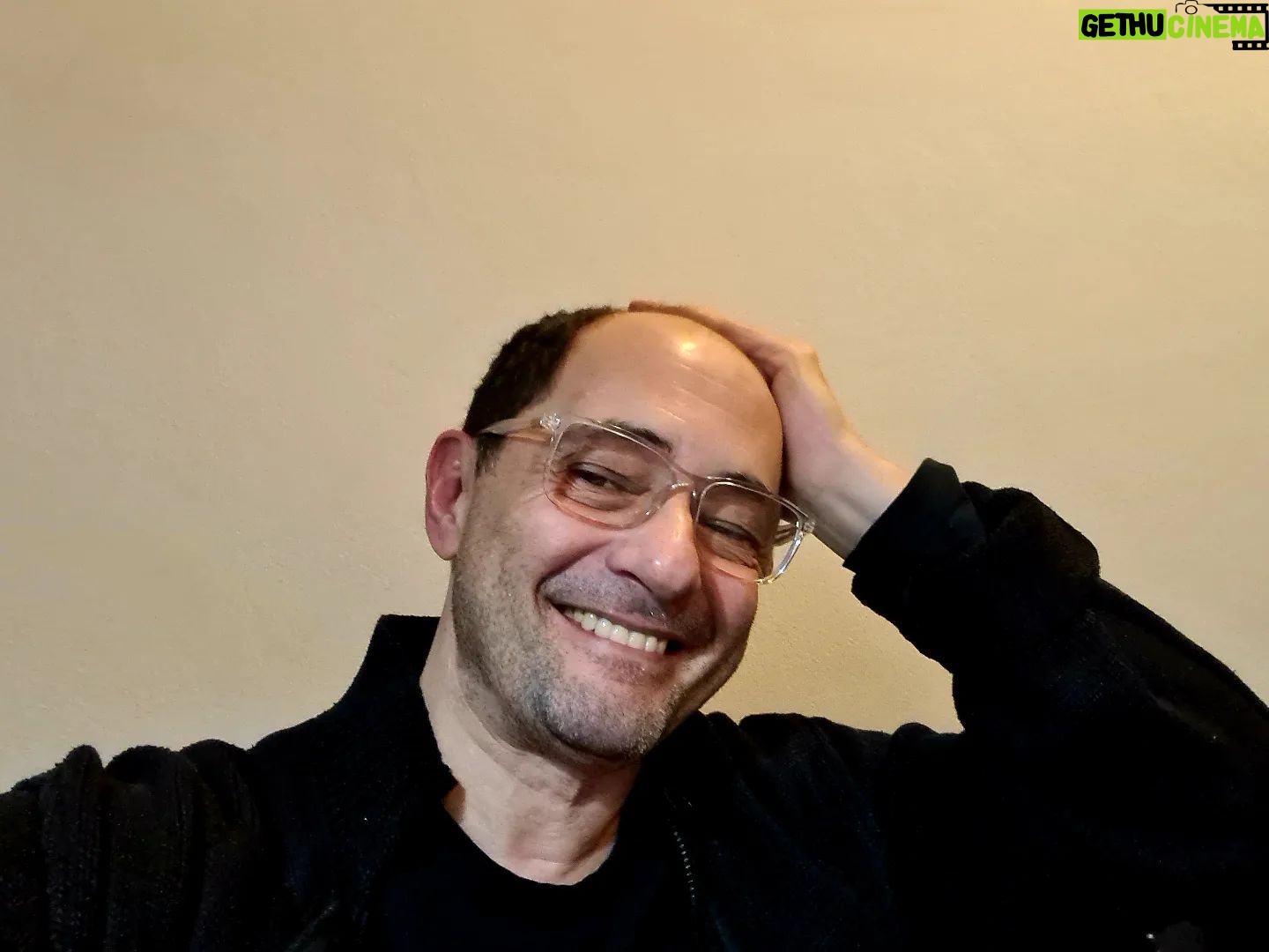Jordi Sánchez - 15.2K Likes - Feliz noche, amigos! Disfruten de las mantas...// Na niiiit, familia.