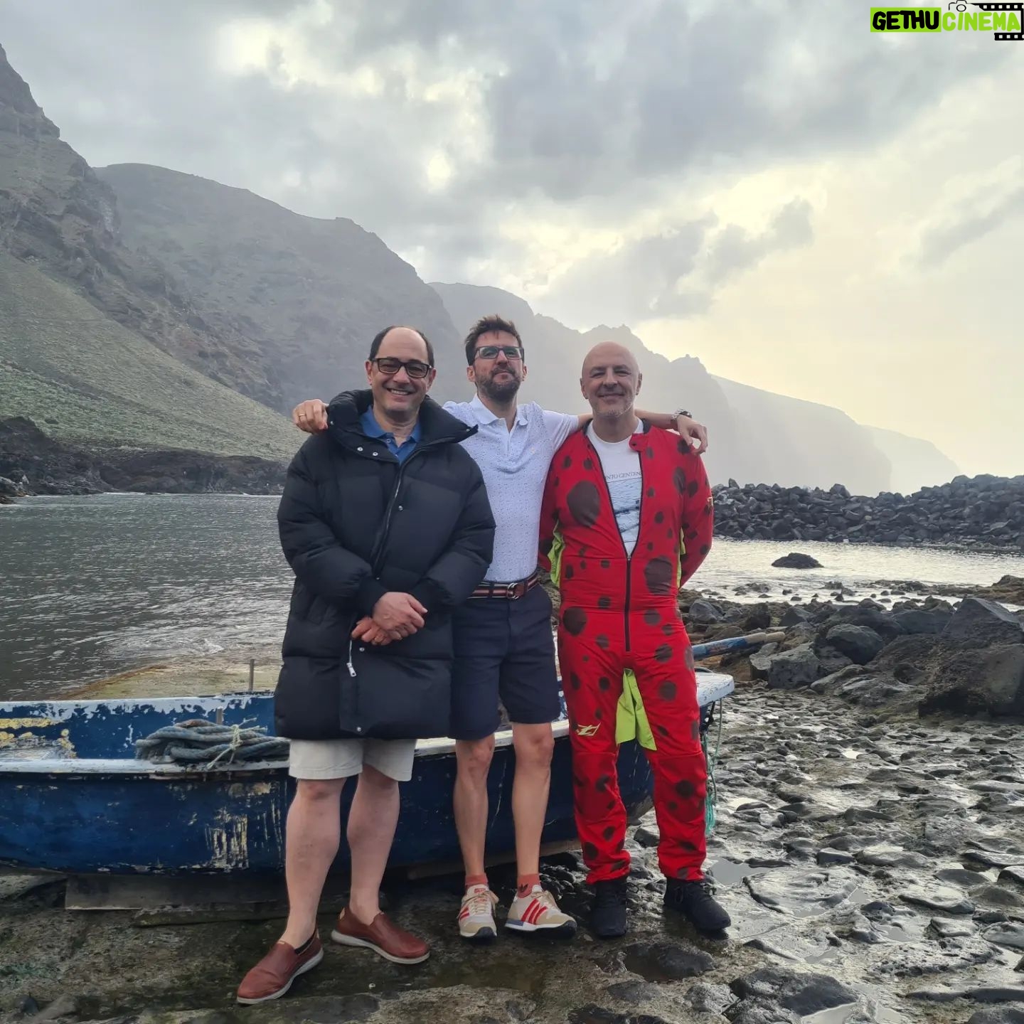 Jordi Sánchez - 11.8K Likes - ODIO EL VERANO, la peli.
Tenerife. Lugares idílicos para rodar. // Bon dia, familia!
Dir: @fergarciaruiz
@sonypicturesspain @telecincocinema