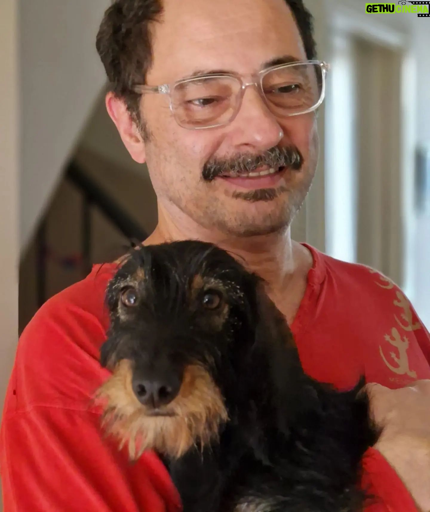 Jordi Sánchez - 14.8K Likes - Buen finde! Aquí, un amigo (Manolito)