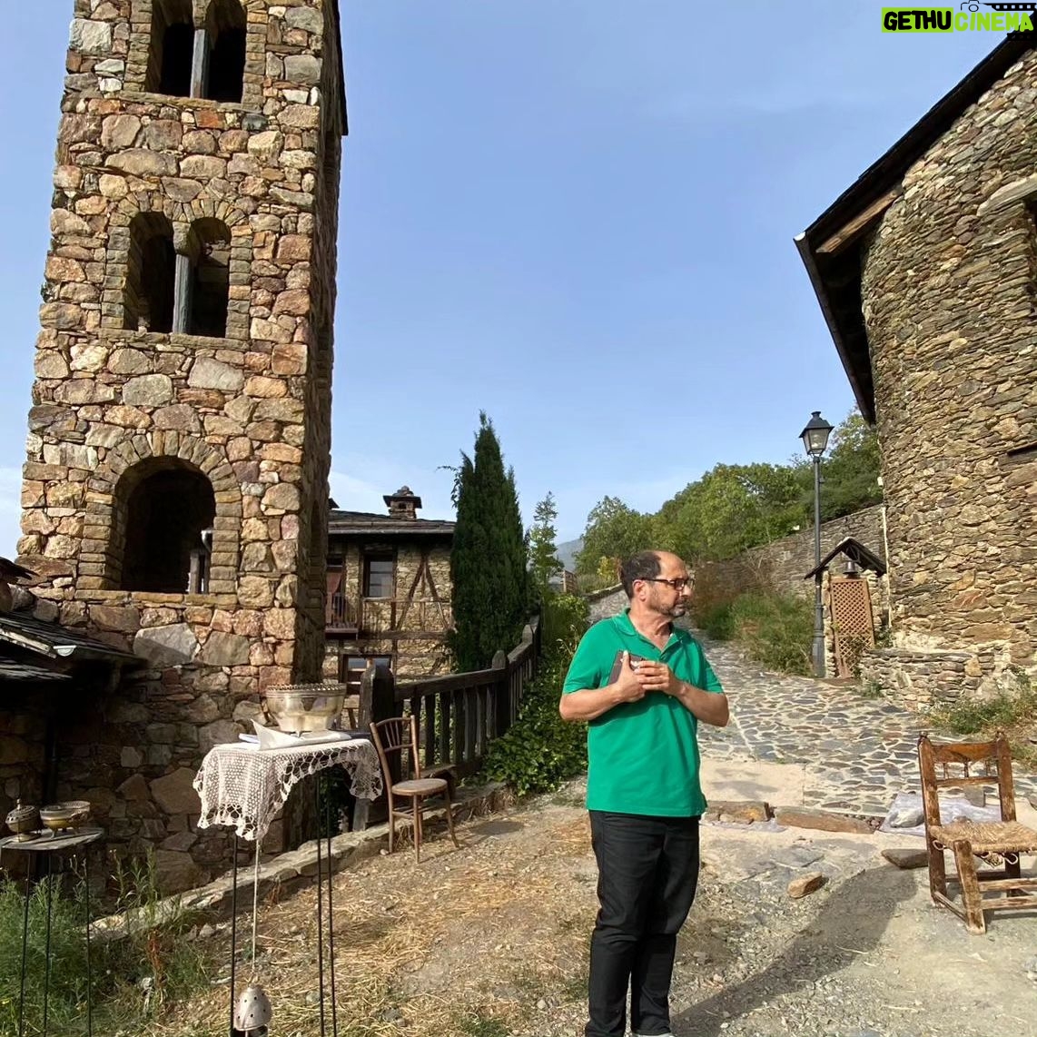 Jordi Sánchez - 16.3K Likes - Aquí unos ensayos de LA DAMA BLANCA ¡Que placer de localizaciones!// Andorra sempre és un gust!
.
.
@contrabanproduccions
@governandorra
@marcriberajulia1
@nuriammontes
@raquel.lopezpalau
#LaDamaBlanca
#andorra