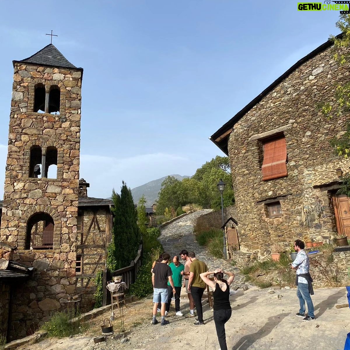 Jordi Sánchez - 16.3K Likes - Aquí unos ensayos de LA DAMA BLANCA ¡Que placer de localizaciones!// Andorra sempre és un gust!
.
.
@contrabanproduccions
@governandorra
@marcriberajulia1
@nuriammontes
@raquel.lopezpalau
#LaDamaBlanca
#andorra