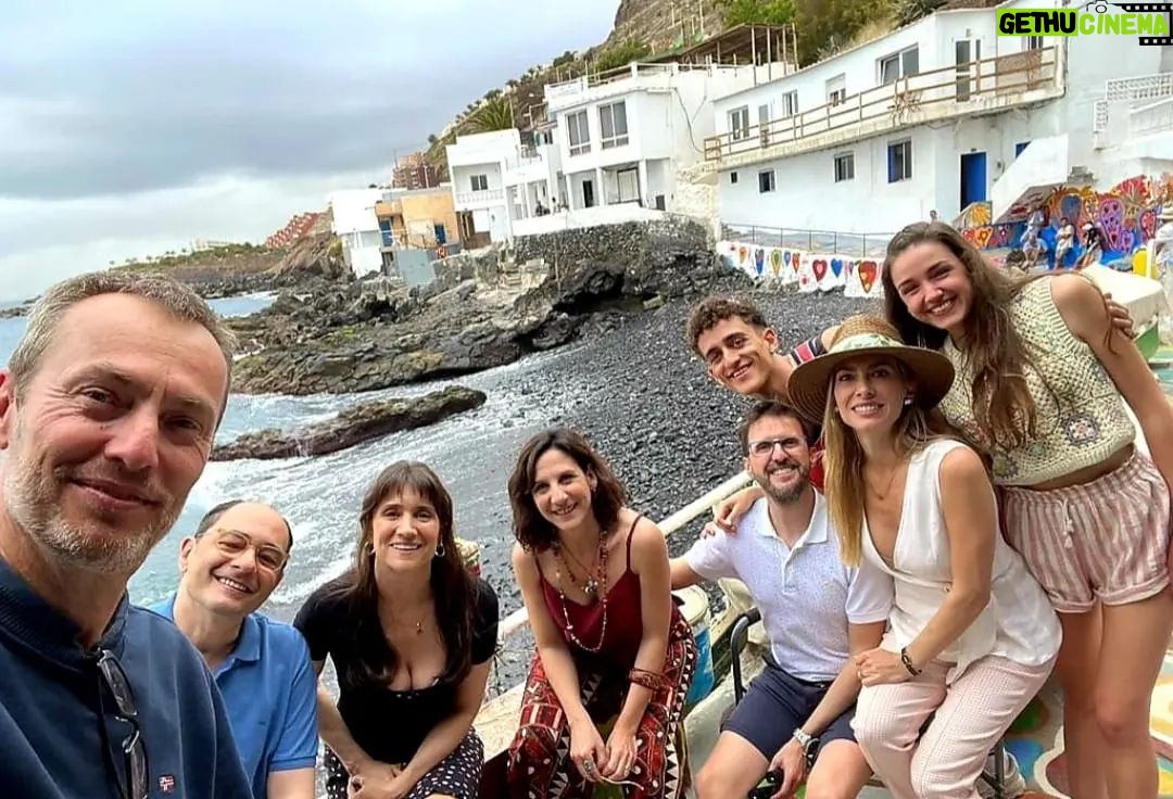 Jordi Sánchez - 13.5K Likes - Hoy termina el rodaje de ODIO EL VERANO. Compañeros queridos: Viajar con vosotros ha sido un placer. Bendito oficio el mio que, después de tantos años, me sigue ilusionando.
.
.
.
@telecincocinema @sonypicturesspain @mono_pictures