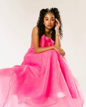 Jordyn Curet Instagram - Sesi Magazine Spring Issue 🌷
thank you to @sesimag for the opportunity to be your cover girl 💗 I had so much fun shooting and I can’t wait for you all to read the interview 🫶💕
📸: @inaribriana 
👗: @amyhirtstylist
💄: @sarahnelsonmakeup
💇🏽‍♀️: @anittriaw 
.
.
.
.
.
#sesimagazine #jordyncuret #newissue #magazinecover #covergirl #homeeconomics #mayhementertainmentpr #dbatalent #disneyfamily #abcnetwork #abcfamily #homeeconomicsabc