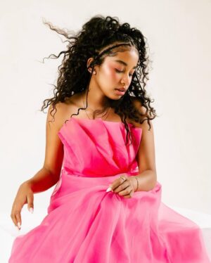 Jordyn Curet Instagram - Sesi Magazine Spring Issue 🌷
thank you to @sesimag for the opportunity to be your cover girl 💗 I had so much fun shooting and I can’t wait for you all to read the interview 🫶💕
📸: @inaribriana 
👗: @amyhirtstylist
💄: @sarahnelsonmakeup
💇🏽‍♀️: @anittriaw 
.
.
.
.
.
#sesimagazine #jordyncuret #newissue #magazinecover #covergirl #homeeconomics #mayhementertainmentpr #dbatalent #disneyfamily #abcnetwork #abcfamily #homeeconomicsabc