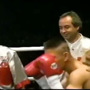 Jorge Arce Instagram - Buenos días ☀️ mi raza, hoy 5 de Dic. Hace 24 años me coroné Campeón Mundial de la OMB por Primera vez, y pude cumplir la promesa que le hice a mi en terapia intensiva cuando a la edad de 12 años me llevaron a despedirme de él porque se iba morir, yo le dije que si salvaba su vida, yo sería campeón mundial de Boxeo🥊 y el cinturón de lo regalaría a él, gracias a Dios mi padre se salvó, y logré ser 7 veces campeón mundial en 5 diferentes categorías algo que no cualquiera puede decir…. 

P.D. La vida es maravillosa y todos nacemos con un plan divino de Dios… hoy solo puedo decir Gracias señor 🙏🏻 todo te lo debo a ti…