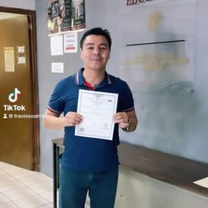 Jorge Arce Instagram - Buenas tardes mi raza, quiero compartir con ustedes que he recibido mi Certificado de Prepa, estoy listo para empezar mi Licenciatura en Derecho, agradezco a la Maestra @xlagarda todo su apoyo para hacerlo posible, vamos por más, comenta, y comparte, animo prohibido 🚫 amargarse🙃🥳🤩😂