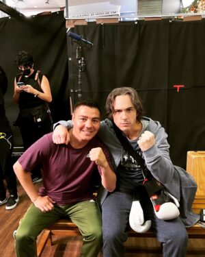 Jorge Arce Instagram - Buenas tardes 😃 mi raza, pregunta sería? Quien está más Guapo? Jajajaja no me hagan caso, ya me imagino a todas las viejas, se me había pasado publicar estas fotos con mi compa @mauochmann abrazos bonito inicio de semana para todos… Animo la vida es maravillosa aprendan a Vivirla chingao🫣 recuerden prohibido 🚫 amargarse