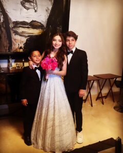 Jorge Arce Instagram - Buenas noches mi raza, hoy es un día muy especial en mi familia festejamos los 15 años de mi hija, agradezco a Dios permitirme formar una familia, y verlos crecer, agradezco también a mi linda esposa @karimedearcemx que siempre se encarga de hacer las fiestas inolvidables, gracias corazón ♥️ te luciste como siempre, espero disfrutar en grande esta noche única… gracias también a todos los organizadores @germanesba @jonathanorduno felicidades les quedó padrisima la fiesta 🎉