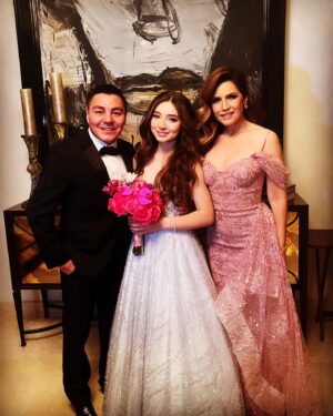 Jorge Arce Instagram - Buenas noches mi raza, hoy es un día muy especial en mi familia festejamos los 15 años de mi hija, agradezco a Dios permitirme formar una familia, y verlos crecer, agradezco también a mi linda esposa @karimedearcemx que siempre se encarga de hacer las fiestas inolvidables, gracias corazón ♥️ te luciste como siempre, espero disfrutar en grande esta noche única… gracias también a todos los organizadores @germanesba @jonathanorduno felicidades les quedó padrisima la fiesta 🎉