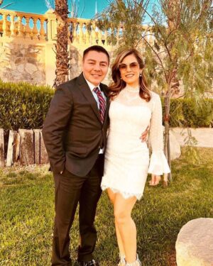 Jorge Arce Instagram - Buenos días☀️ mi raza, hoy Felicitó por motivos de su cumpleaños🎉🎊🎈🎁🪅🪭🛍️🎀 al amor mi vida @karimedearcemx deseo que lo mejor de la vida te pase a ti, te lo mereces por ser una buena hija, buena esposa, gran compañera, una excelente madre, te amo con todo mi corazón ♥️ y lo sabes, hoy me encargaré que este día sea inolvidable vamos a festejarte como Dios manda.