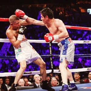 Jorge Arce Instagram - Buenas noches 🌙 mi raza, para recordar esta pelea🥊 histórica donde nadie creía en mi, la apuesta 10-1 en contra, y una semana antes de la pelea tuve un sueño hermoso donde Dios me decía que iba ganar que confiara en mis instintos, por supuesto que nadie me creyó, me tiraron a loco, pero yo nunca dejé de confiar y en el último round me acordé del sueño y supe que tenía que noquear o perdía la pelea, me fui con todo y lo noquee en el último round gracias a Dios, la foto donde estoy con los ojos cerrados llorando estoy agradeciendo a Dios la Victoria✌🏻 descansen; nunca dejen de soñar, Dios esta disponible 24/7 solo tienes que confiar..
