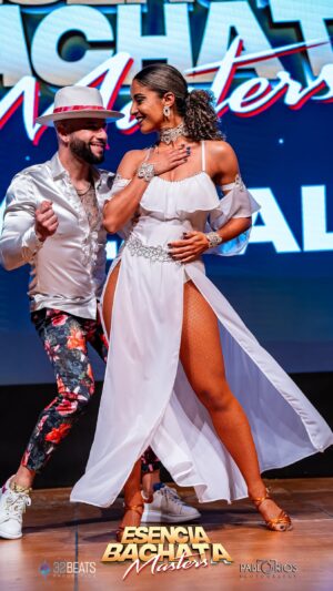 Jorge Burgos Instagram - “Nuevamente te soñé“ ✨ Every time 🥹💕
💃🏽🕺🏻 @laalemana_official & @ataca_official 
Event @esenciabachatamasters 
#bachata #islandtouch #dance #performance