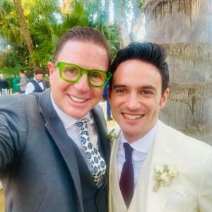 Jorge Cadaval Instagram - Que maravillosa boda, que ambiente de amor,de felicidad y que ganas de compartir con todos. Gracias @alvaroramostoajas  y @carolinacastellano1 por poder estar este bonito día con esta maravillosa familia que también es la nuestra ❤️ #vivalospalaciosymadrid