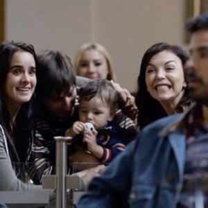 Jorge Luis Moreno Instagram - Hace un poco más de un año comenzamos a grabar este proyecto con esta familia que tanto extraño .. #tbTUEsday #mifamiliaperfecta #porquesí