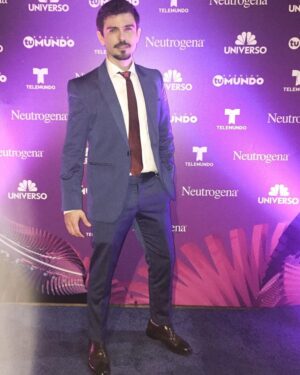 Jorge Luis Moreno Instagram - En los premios Tu Mundo #ESDLC #telemundo #premiostumundo #chacortita #victorjr #elchacaldelatrompeta @dandymakers @yaniraadriana