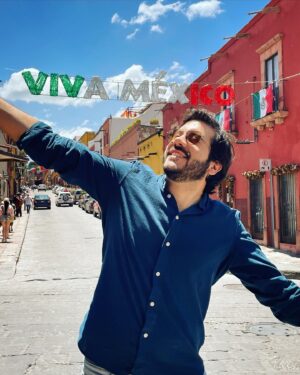 Jorge Ulloa Instagram - Nos escapamos a San Miguel de Allende, un Pueblito Mágico en México, de esos que los gringos se imaginan que así es toda Latinoamérica. Hasta nos cruzamos con una viejita idéntica a Coco. ¡Precioso!