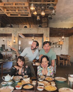 Jorge Ulloa Instagram - #TBT para recordar un poquito de nuestra pasada por Dubai nunca publicada y, sobretodo, para recordar a nuestros hermosos, increíbles, bellos y papuchos anfitriones que nos pasearon de lo lindo! ¡Gracias @cocovaldezarte @emicarbali les extraño!