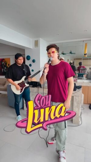 José Andrés Chiluiza Calderón Instagram - Quiero conocerlos este sábado 18 🫶🏼 #Soyluna #DistritoTakis
#NocomosTakis