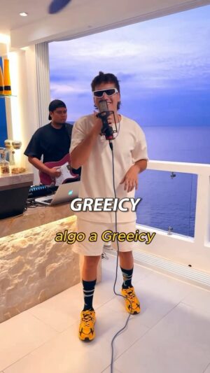 José Andrés Chiluiza Calderón Instagram - Sacamos esto? 💣😎 #greeicy #jandino