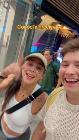 José Andrés Chiluiza Calderón Instagram - Escuchó su canción♥️ #greeicy #Jandino #unpaso