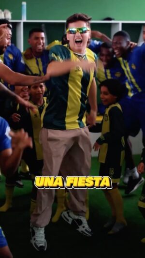 José Andrés Chiluiza Calderón Instagram - Conocimos a Mateo y vacilamos con los muchachos. Vean el final 😂 este 18 de mayo vamos a cantar en la troncal #Jandino