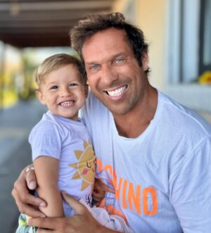 José Carlos Pereira Instagram - O Afonsinho faz hoje 2 anos e eu  não posso estar mais feliz e grato por  Deus me ter abençoado com filhos assim.
Cada um deles com a sua personalidade, mas todos cheios de amor.
O Afonsinho é sensível, calmo, observador mas também tem as suas manias.
Quer sempre colinho do pai e o pai dá sempre, porque não resiste.
Parabéns filhote e que a Vida te faça sorrir sempre.
Amo-te muito. ❤️
.
.
#happybirthday #2 #holiday #summertime #babyboy #prouddad #dadof3