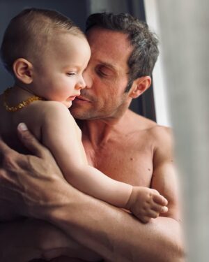 José Carlos Pereira Instagram - A melhor forma de acabar o meu dia…
Boa noite 😴 
.
.
#love #family #baby #father #son #babyboy #dad #cute