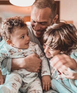 José Carlos Pereira Instagram - Bom dia 🥰
Queremos desejar um ótimo fim‑de‑semana a todos com muito amor e coisas boas.
Beijinhos!!!😘 
.
.
#love #family #sons #happy #father #brothers #homesweethome #alltogether #weekend