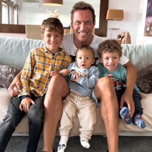 José Carlos Pereira Instagram - Finalmente todos juntos… ❤️❤️❤️
Que saudades filhotes.
.
.
#love #father #home #prouddad #salvadorisback #familyweekend
