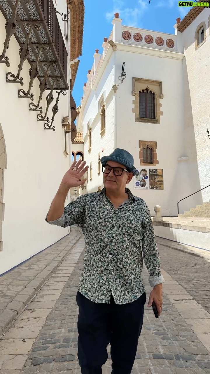 José Corbacho - 354 Likes - @corbachito passejant pel nostre estimat Sitges 🤍 Ens veiem el 4 d’agost al @terramarfest per gaudir de @lovelovelovemusical 🫶🏻