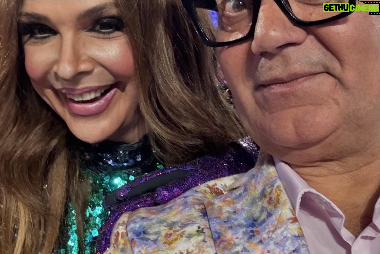 José Corbacho - 600 Likes - Gracias por invitarme a jugar una noche más en ese patio de recreo tan maravilloso que es @tucaramesuena
Primero, un beso a mi querido @angelllacer_oficial al que sustituí y que pronto va a estar dando guerra, o mejor dicho, dando amor. ♥️
Gracias a ese jurado maravilloso @carloslatre @chenoa y #Lolita por su cariño. ♥️♥️♥️
A @fuentes_manel y todo el equipazo técnico del programa.
Y al pedazo casting de esta edición. @juanrabonet @_valros @soymiguellago @supremmedeluxe @raquelsanchezsilva @raoulvazquez @oficialconchita @davibusta @juliamedina BRAVO 👏🏽👏🏽👏🏽
FELIZ DE VOLVER A JUGAR CON VOSOTROS!
♥️♥️♥️
@atresmediacom
Las fotos como siempre de @joseirun_fotografia 📷