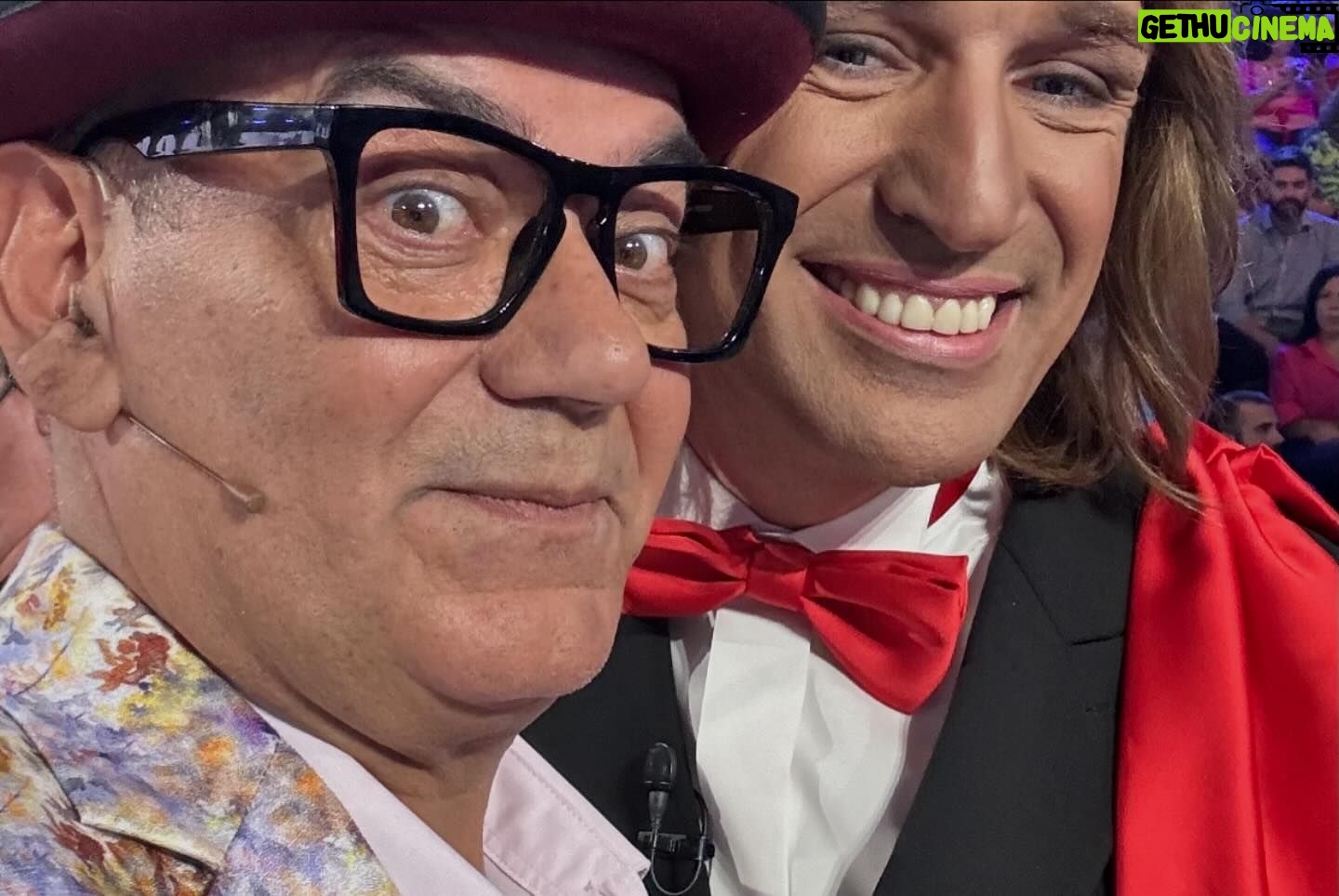 José Corbacho - 600 Likes - Gracias por invitarme a jugar una noche más en ese patio de recreo tan maravilloso que es @tucaramesuena
Primero, un beso a mi querido @angelllacer_oficial al que sustituí y que pronto va a estar dando guerra, o mejor dicho, dando amor. ♥️
Gracias a ese jurado maravilloso @carloslatre @chenoa y #Lolita por su cariño. ♥️♥️♥️
A @fuentes_manel y todo el equipazo técnico del programa.
Y al pedazo casting de esta edición. @juanrabonet @_valros @soymiguellago @supremmedeluxe @raquelsanchezsilva @raoulvazquez @oficialconchita @davibusta @juliamedina BRAVO 👏🏽👏🏽👏🏽
FELIZ DE VOLVER A JUGAR CON VOSOTROS!
♥️♥️♥️
@atresmediacom
Las fotos como siempre de @joseirun_fotografia 📷